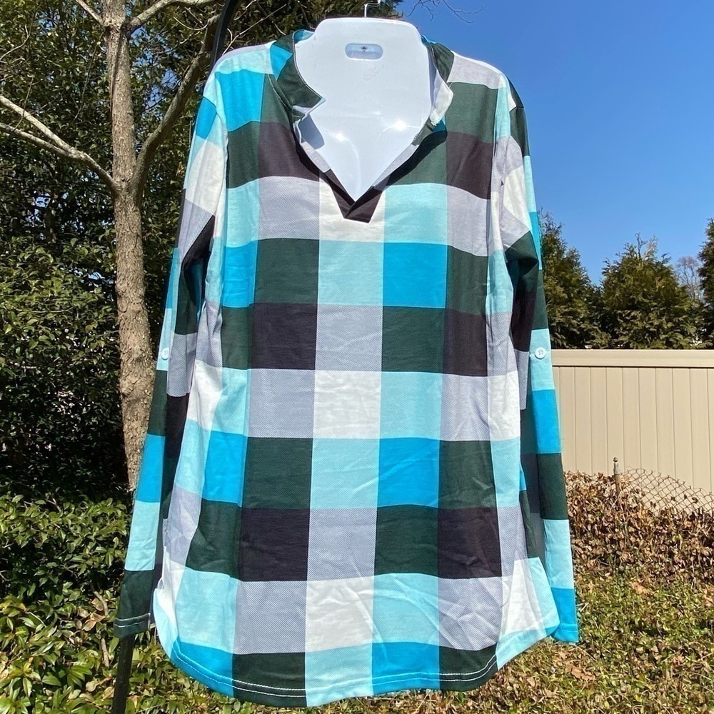𝅺GREAT plaid in forest green, turquoise and white. Flows away from body. Casual